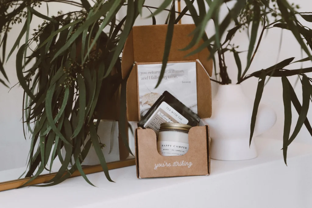 Customizing Your 80mm Glass Roll Jar Packaging Box: Tips and Trends 4 80mm Glass Roll Jar