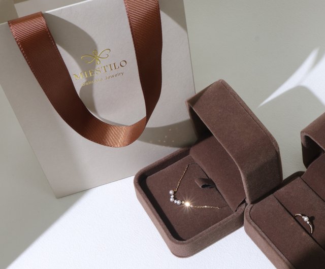 A Guide to Customizing Velvet Packaging Box for Your Brand 14 velvet box